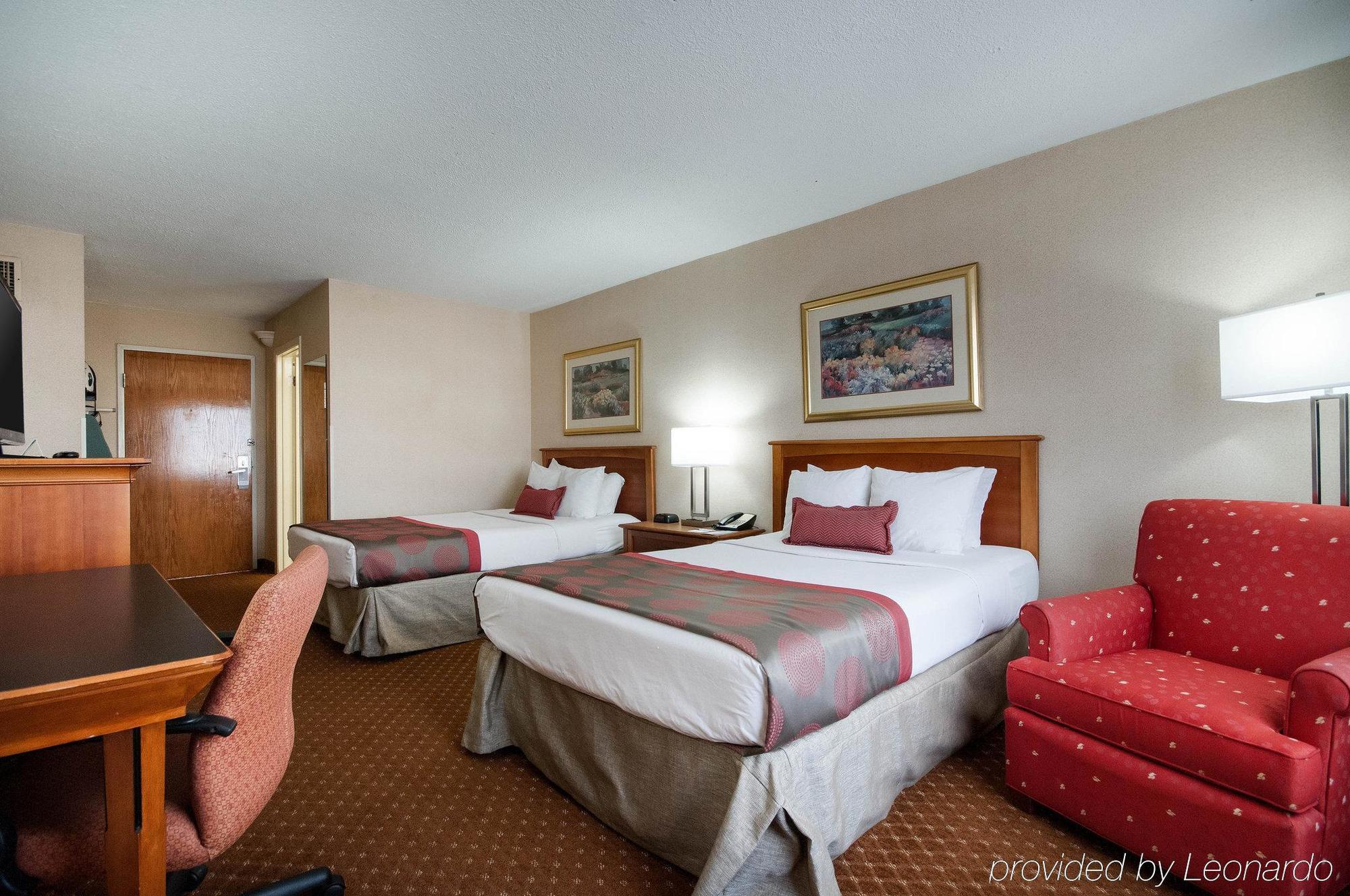 Rodeway Inn Indianapolis I-70 Екстер'єр фото